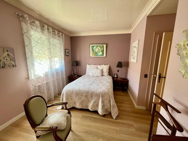 Baisse de prix Superbe villa d'architecte de 182 m² habitables sur 1800m de terrain avec piscine