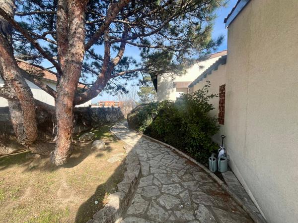 Baisse de prix Superbe villa d'architecte de 182 m² habitables sur 1800m de terrain avec piscine