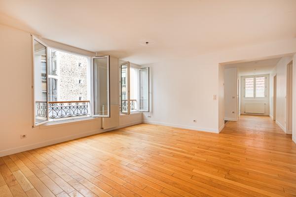 SECTEUR GONCOURT - PARMENTIER - APPARTEMENT 3 PIECES 2 CHAMBRES RENOVE - CALME ET LUMINEUX