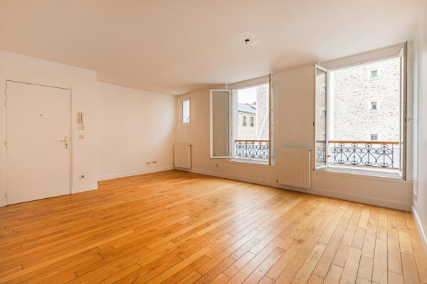 SECTEUR GONCOURT - PARMENTIER - APPARTEMENT 3 PIECES 2 CHAMBRES RENOVE - CALME ET LUMINEUX