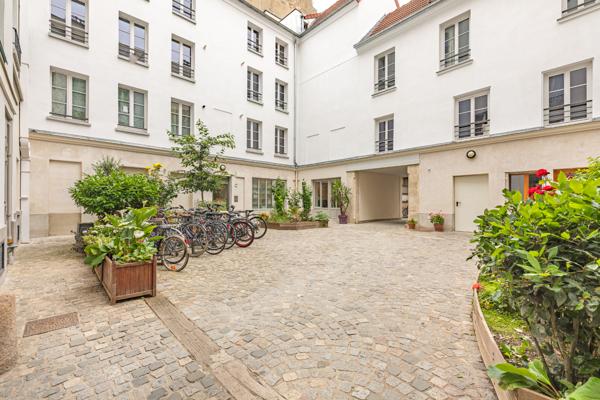 SECTEUR GONCOURT - PARMENTIER - APPARTEMENT 3 PIECES 2 CHAMBRES RENOVE - CALME ET LUMINEUX