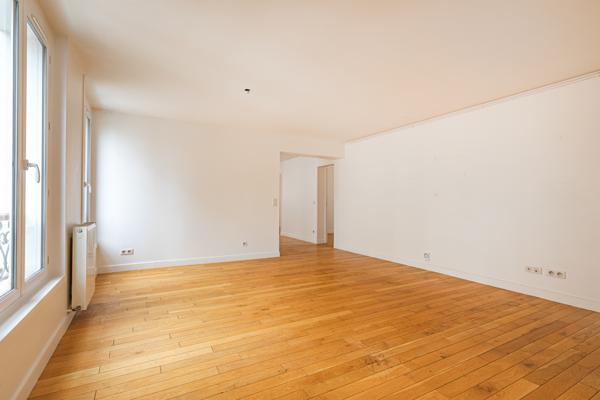 SECTEUR GONCOURT - PARMENTIER - APPARTEMENT 3 PIECES 2 CHAMBRES RENOVE - CALME ET LUMINEUX