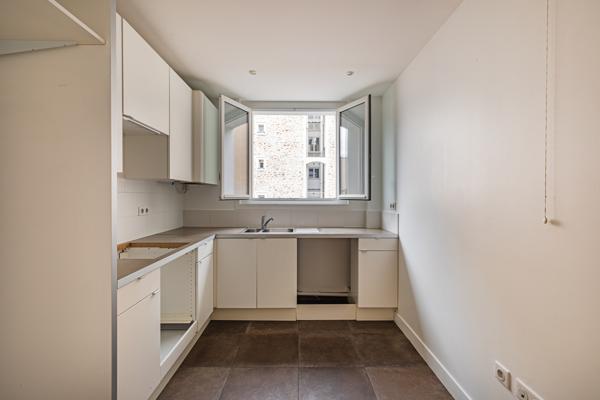 SECTEUR GONCOURT - PARMENTIER - APPARTEMENT 3 PIECES 2 CHAMBRES RENOVE - CALME ET LUMINEUX