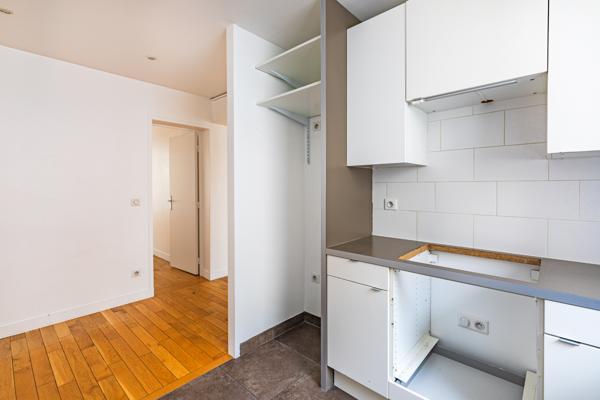 SECTEUR GONCOURT - PARMENTIER - APPARTEMENT 3 PIECES 2 CHAMBRES RENOVE - CALME ET LUMINEUX