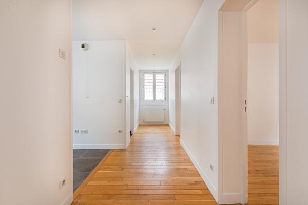 SECTEUR GONCOURT - PARMENTIER - APPARTEMENT 3 PIECES 2 CHAMBRES RENOVE - CALME ET LUMINEUX