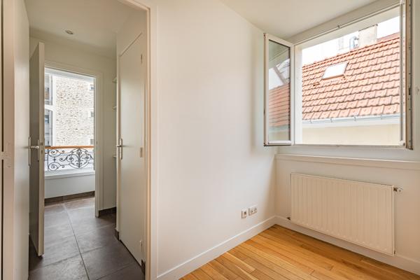 SECTEUR GONCOURT - PARMENTIER - APPARTEMENT 3 PIECES 2 CHAMBRES RENOVE - CALME ET LUMINEUX