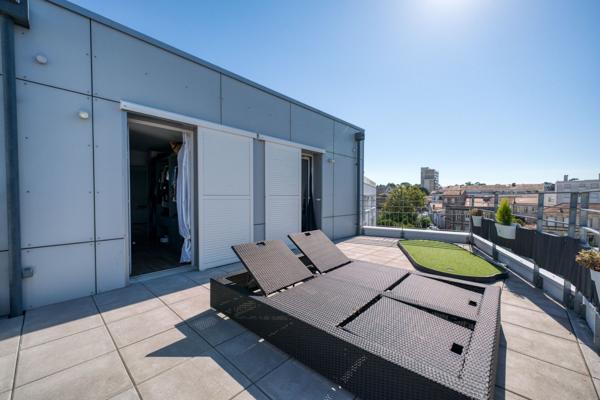 APPARTEMENT TERRASSE DE HAUT STANDING PONTAILLAC
