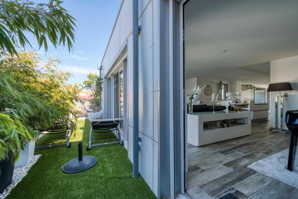 APPARTEMENT TERRASSE DE HAUT STANDING PONTAILLAC