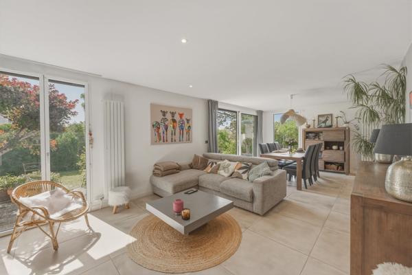 Vente Maison de luxe Divonne-les-Bains 9 Pièces 241 m²