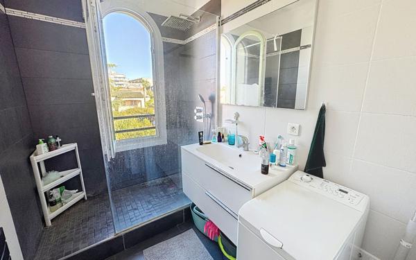 Appartement à vendre    3 pièces • 72,63 m2 Antibes