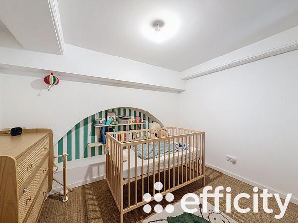 Appartement
         5 pièces
        - 120 m² Bien prestige 449 000 € *