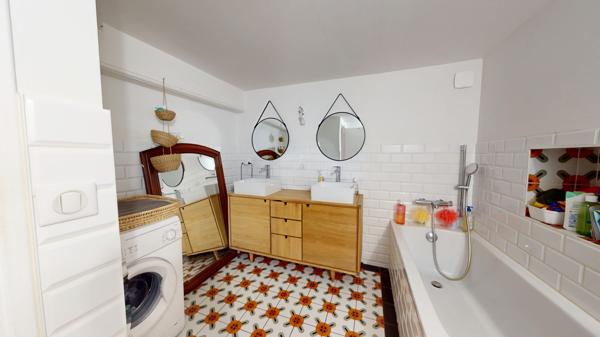 Appartement
         5 pièces
        - 120 m² Bien prestige 449 000 € *