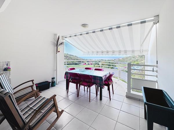 Appartement T3 au 1er étage, vue mer.