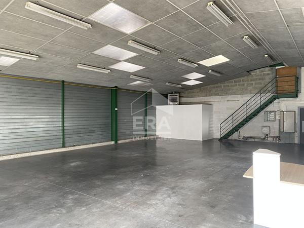 Entrepôt / local industriel Saint Georges Des Coteaux 380 m2