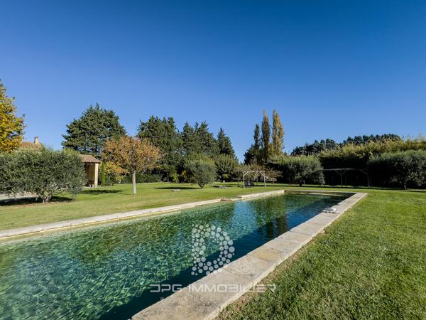 L'Isle-sur-la-Sorgue (84800) Ancien relais de poste du XVII? siècle