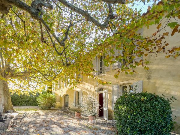 L'Isle-sur-la-Sorgue (84800) Ancien relais de poste du XVII? siècle