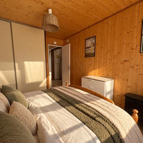 Appartement
         3 pièces
        - 39 m² 145 000 € *