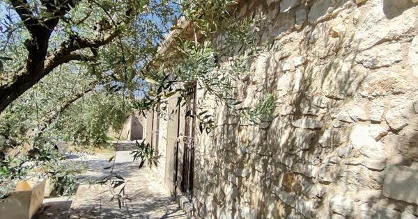 Saint-Rémy-de-Provence (13210) Propriété de charme en pierre avec piscine