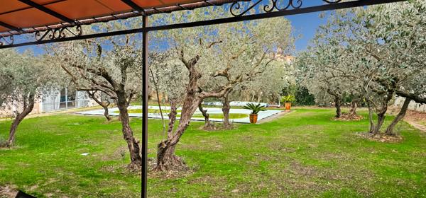 Saint-Rémy-de-Provence (13210) Propriété de charme en pierre avec piscine