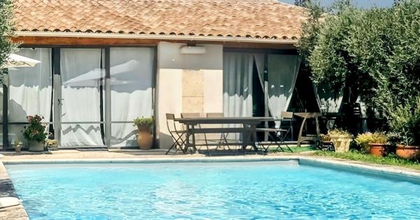 Saint-Rémy-de-Provence (13210) Propriété de charme en pierre avec piscine