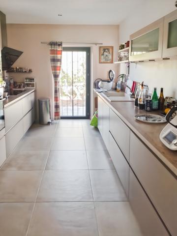 Saint-Rémy-de-Provence (13210) Propriété de charme en pierre avec piscine