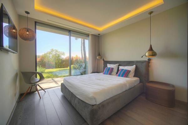 Villa contemporaine vue sur mougins  cadre bucolique  préservé