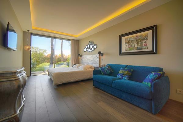Villa contemporaine vue sur mougins  cadre bucolique  préservé