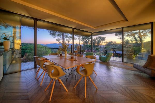 Villa contemporaine vue sur mougins  cadre bucolique  préservé