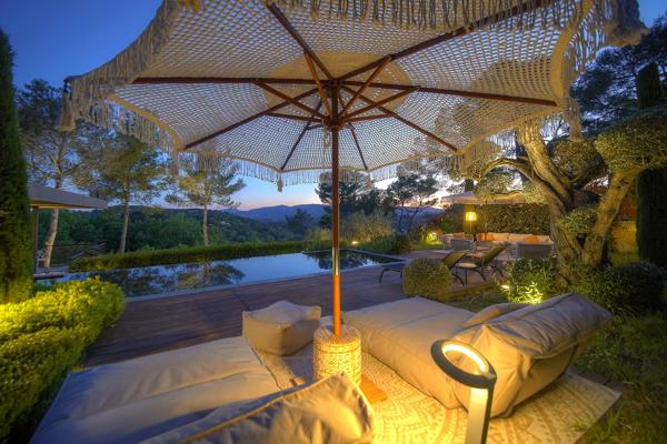 Villa contemporaine vue sur mougins  cadre bucolique  préservé