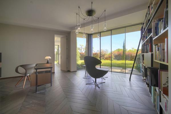 Villa contemporaine vue sur mougins  cadre bucolique  préservé