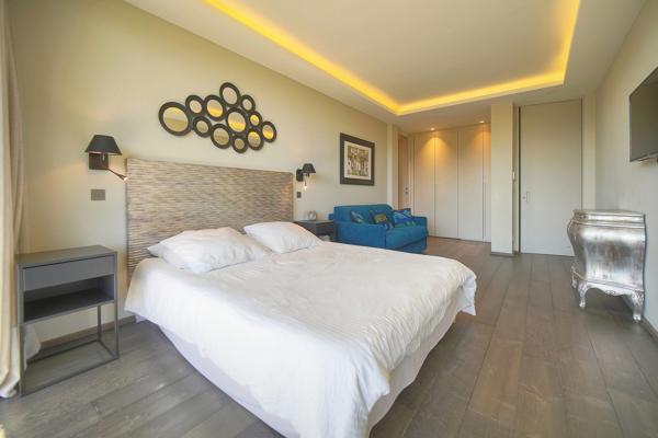 Villa contemporaine vue sur mougins  cadre bucolique  préservé