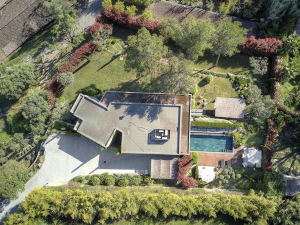 Villa contemporaine vue sur mougins  cadre bucolique  préservé