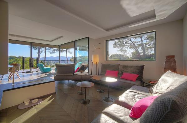 Villa contemporaine vue sur mougins  cadre bucolique  préservé