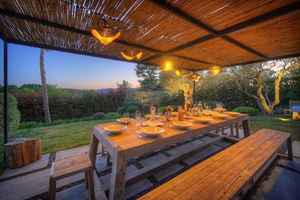 Villa contemporaine vue sur mougins  cadre bucolique  préservé
