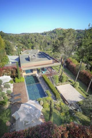 Villa contemporaine vue sur mougins  cadre bucolique  préservé