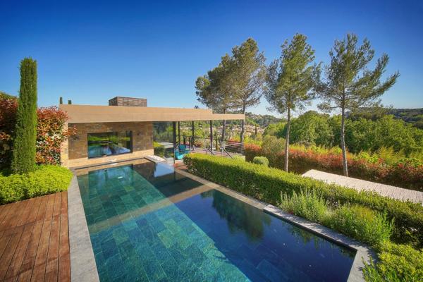 Villa contemporaine vue sur mougins  cadre bucolique  préservé