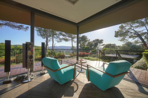 Villa contemporaine vue sur mougins  cadre bucolique  préservé