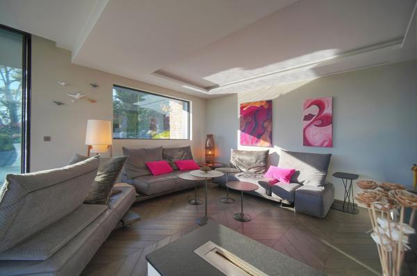 Villa contemporaine vue sur mougins  cadre bucolique  préservé