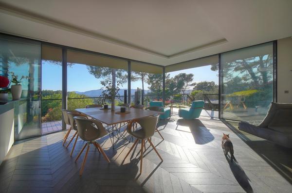 Villa contemporaine vue sur mougins  cadre bucolique  préservé