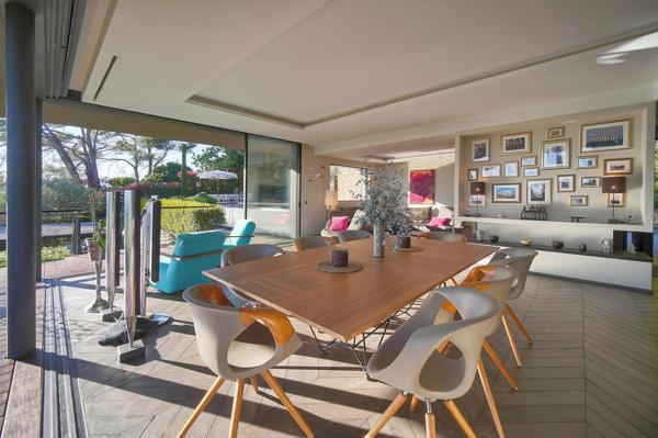 Villa contemporaine vue sur mougins  cadre bucolique  préservé