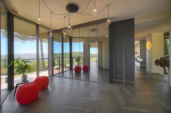 Villa contemporaine vue sur mougins  cadre bucolique  préservé