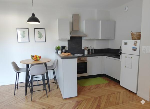 Bagnères-de-Luchon (31110) Appartement T4 de 79 m² centre de Bagnères de Luchon avec terrasse en RDC