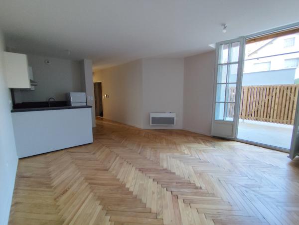 Bagnères-de-Luchon (31110) Appartement T4 de 79 m² centre de Bagnères de Luchon avec terrasse en RDC