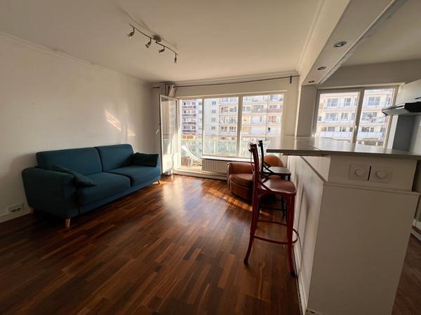 2 pièces + Balcon + Parking + Dernier étage