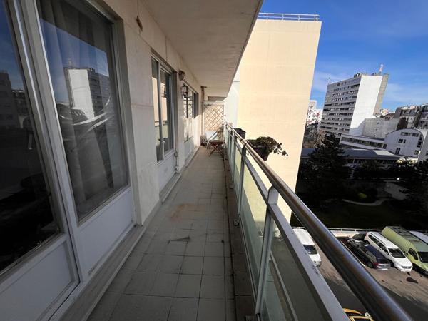 2 pièces + Balcon + Parking + Dernier étage