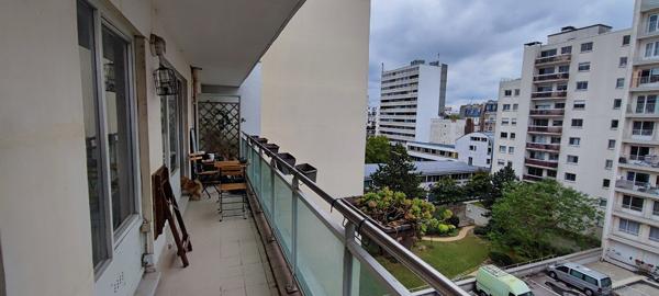 2 pièces + Balcon + Parking + Dernier étage