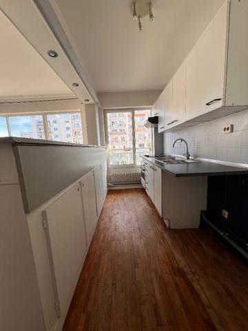 2 pièces + Balcon + Parking + Dernier étage