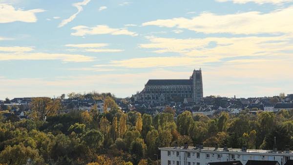 BOURGES APPARTEMENT DE 86.1M² 4 PIECES BALCONS ASCENSEUR PARKING