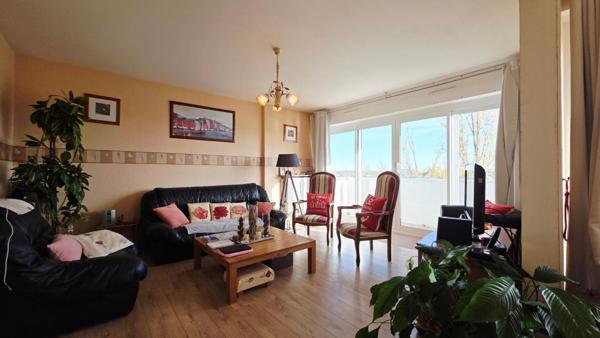 BOURGES APPARTEMENT DE 86.1M² 4 PIECES BALCONS ASCENSEUR PARKING