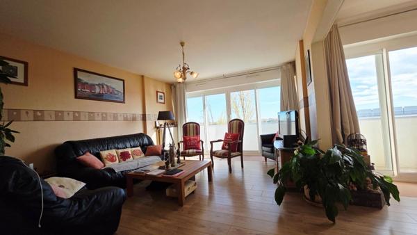 BOURGES APPARTEMENT DE 86.1M² 4 PIECES BALCONS ASCENSEUR PARKING